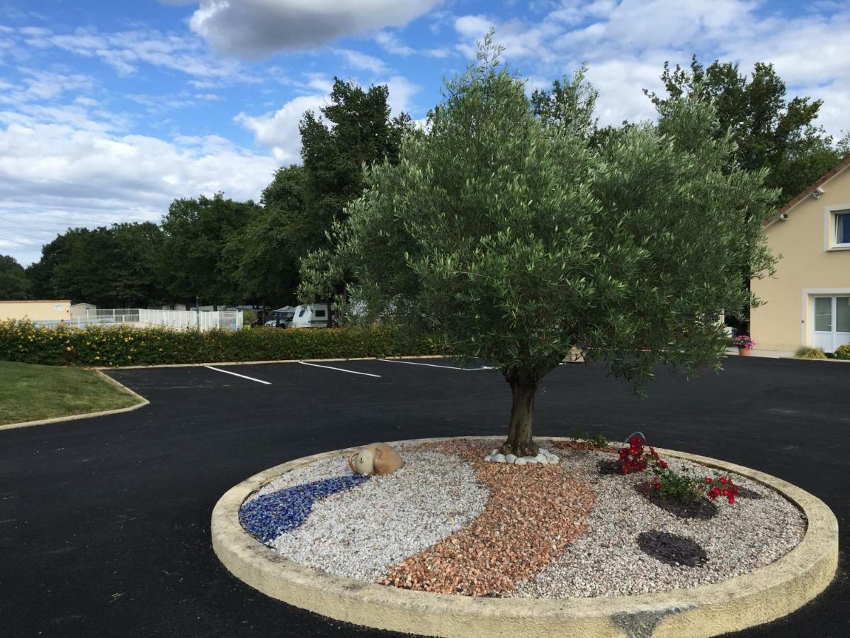 Hotel Camping Les Petites Minaudieres Saint-Sauveur  Exterior foto